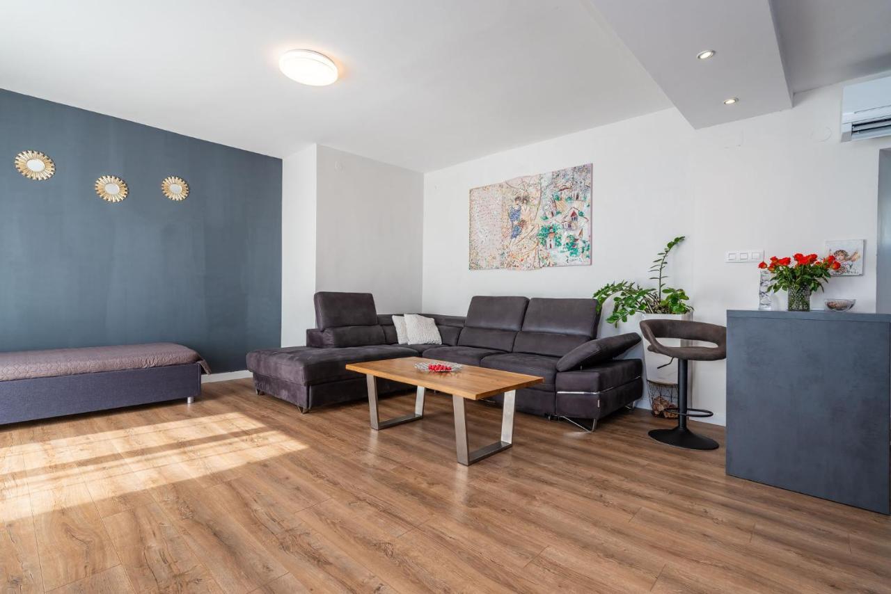 Marul Apartment